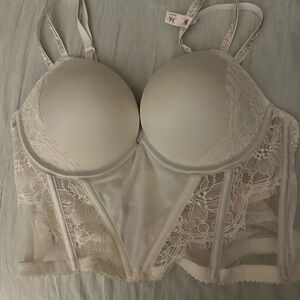 Victoria's Secret Lace Bustier in Cream